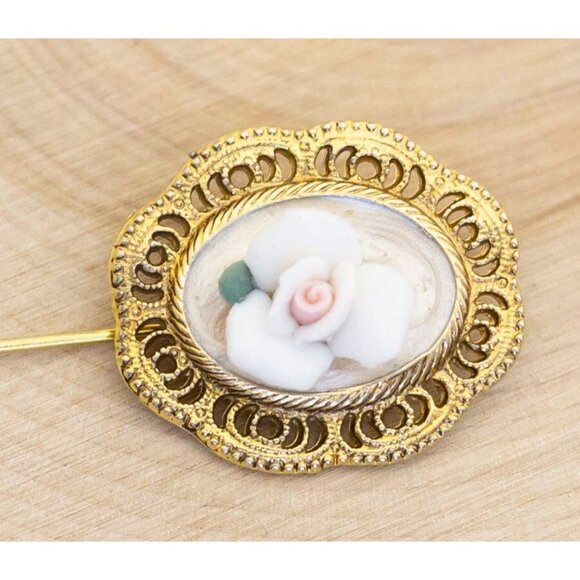 Vintage Gold Tone Oval White Floral Stick Pin - B13 - Picture 2 of 3